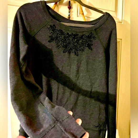 Holster- Navy Blue floral Embroidered Sweatshirt size L - Picture 3 of 4